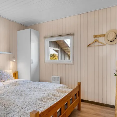 Vakantiehuis Hyggeligt Hus Med Braendeovn I Vejlby Klit Sj359