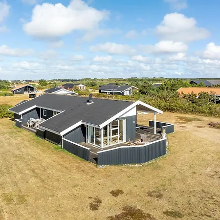 Hyggeligt Hus Med Braendeovn I Vejlby Klit Sj359